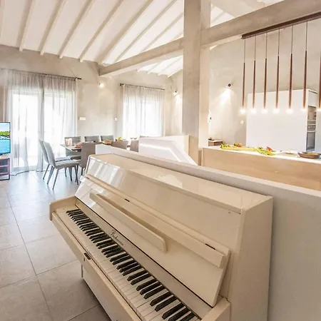 Villa Art House By The Sea Protaras